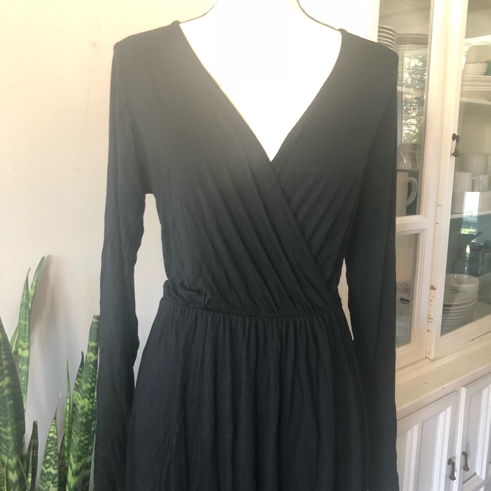 Black surplice long sleeve midi dress - Picture 2 of 6